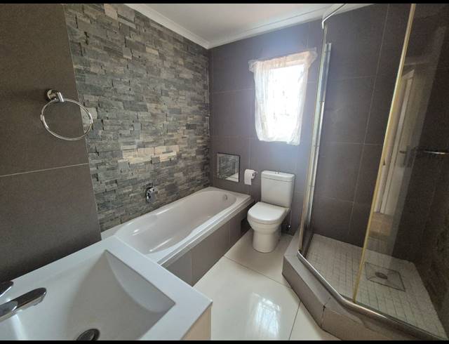 2 BEDROOM APARTMENT FOR SALE IN VANDERBIJLPARK SW 5